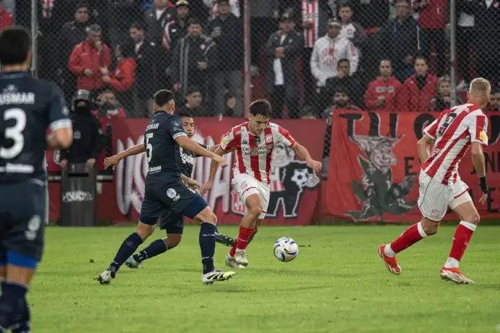 San Martín de Tucumán igualó sin goles ante Quilmes en un partido decisivo