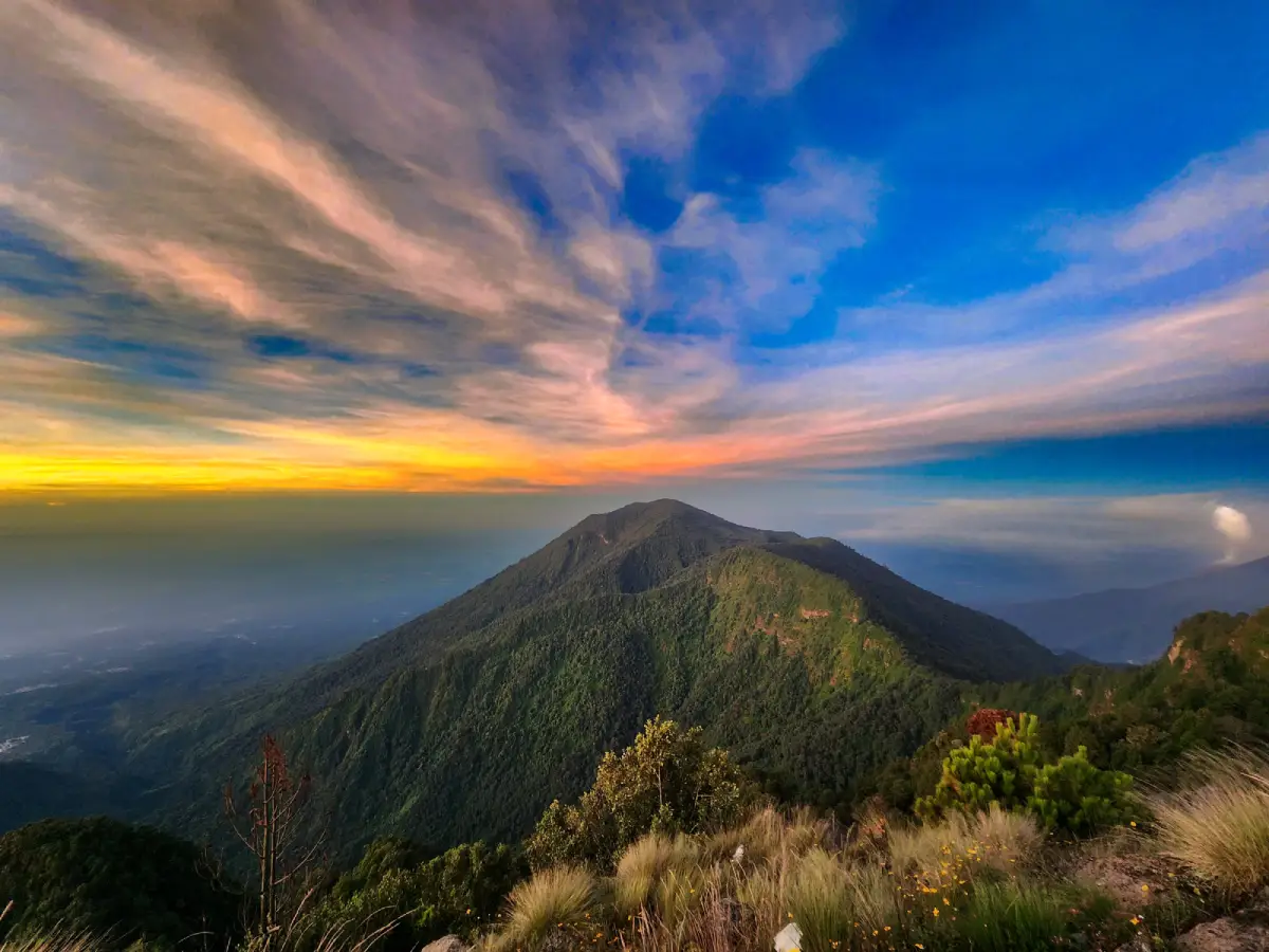 Volcán Santo Tomás / Pecul